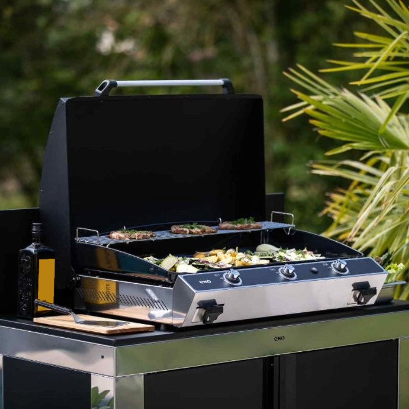 ENO Plancha Bergerac 3000, 3-burner, gas, griddle, stainless steel in black, front side view, on cart, on patio