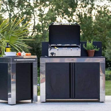 ENO Plancha Bergerac 2400, 2-burner gas griddle, ENO Felix Cart, ENO Felix Cart Closing Kit, ENO Felix Side Table, in Stainless Steel with Black, portable, outdoor kitchen, front view on patio