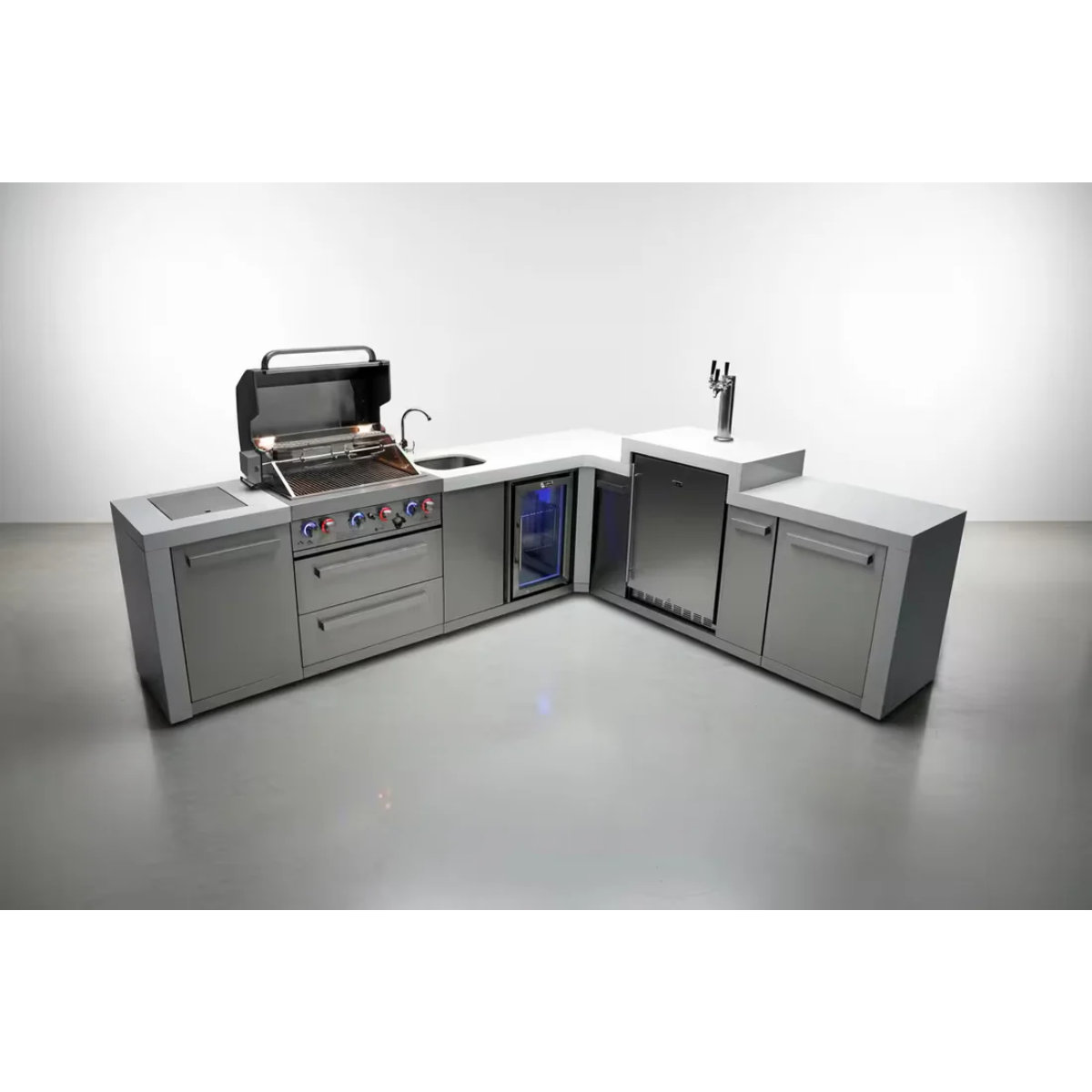 Studio view of the Mont Alpi 400 Deluxe Island with 90-degree corner, built-in gas grill, sink, kegerator, beverage center, and stainless steel storage cabinets.